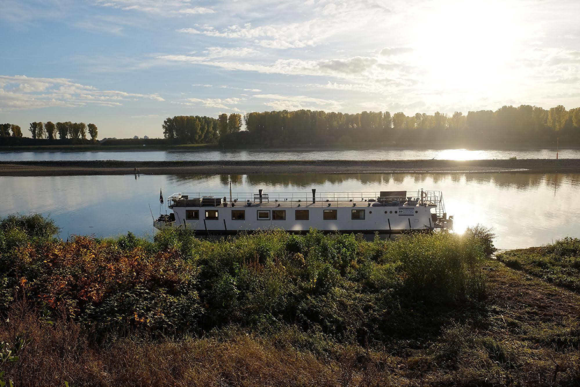 Rhein River Guesthouse - Direkt Am Rhein Leverkusen Luaran gambar